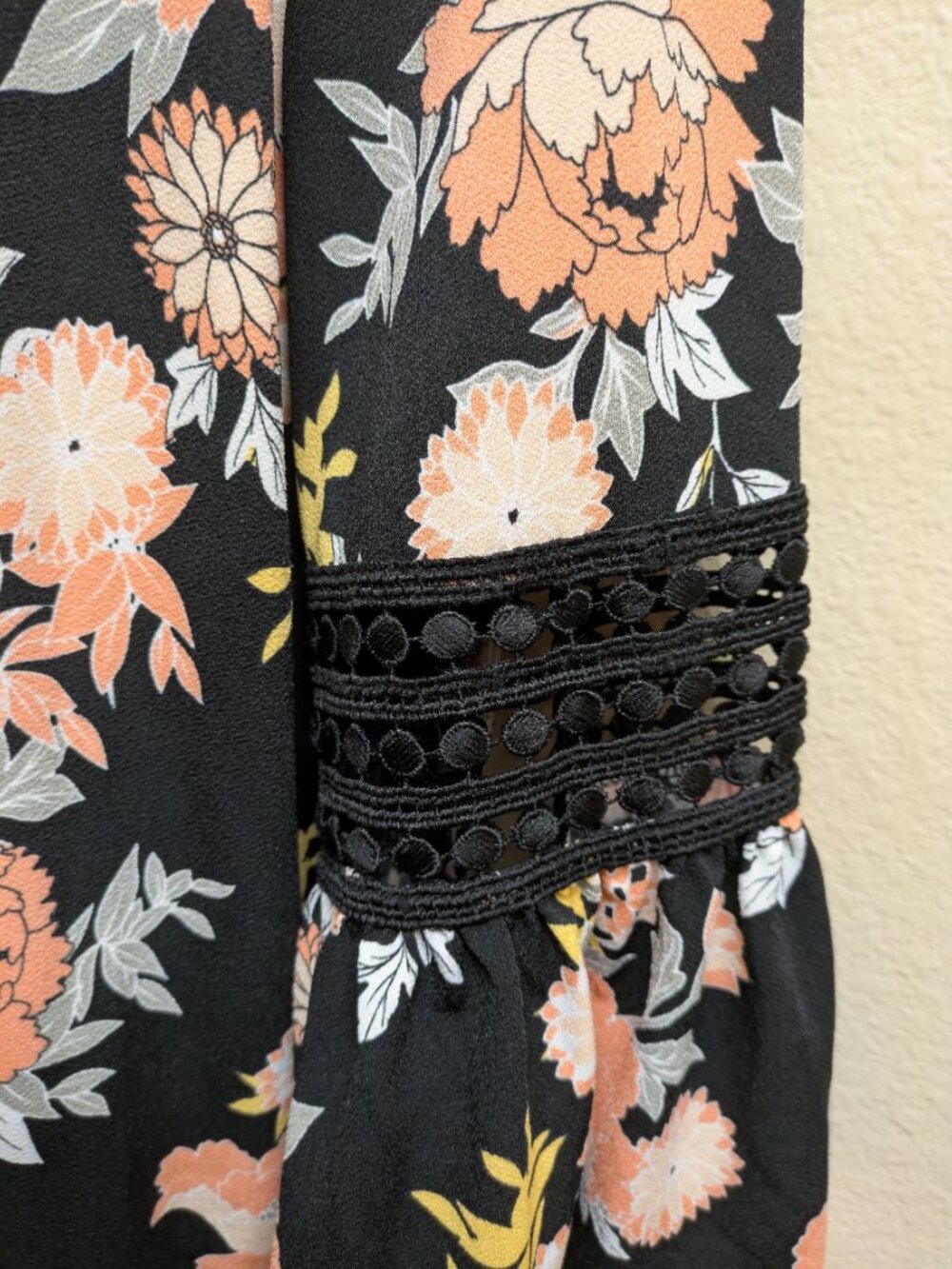 ~Women's beautiful Blouse - Picture 5 of 5